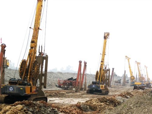 徐工連(lián)續牆機群樂山施(shi)工