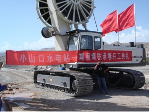 連續(xù)牆施工(gong)-新疆庫(kù)爾勒開(kāi)都河水(shuǐ)電站圍(wéi)堰工程(chéng)